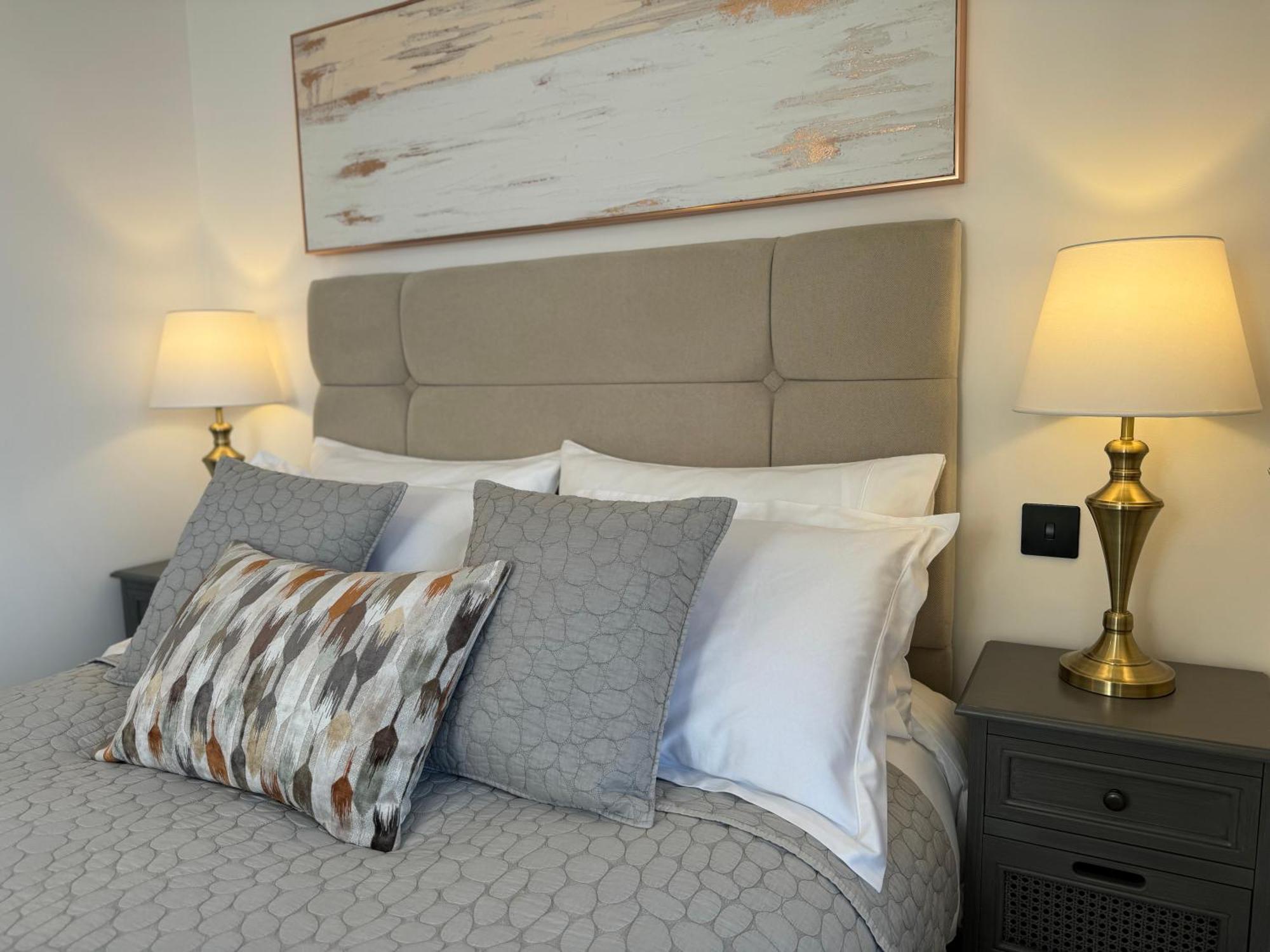 Elegant One Bedroom Apartment Swindon Dış mekan fotoğraf