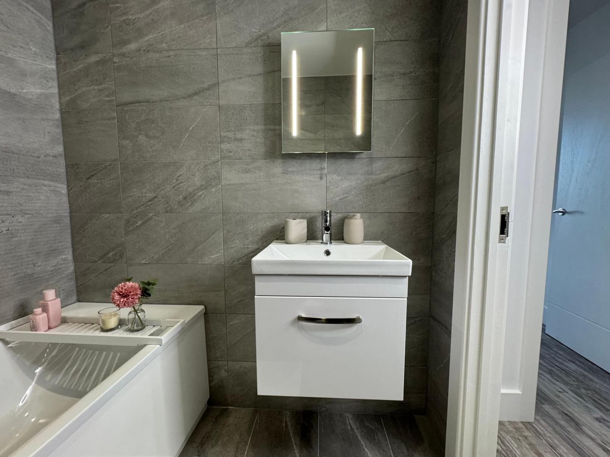 Elegant One Bedroom Apartment Swindon Dış mekan fotoğraf