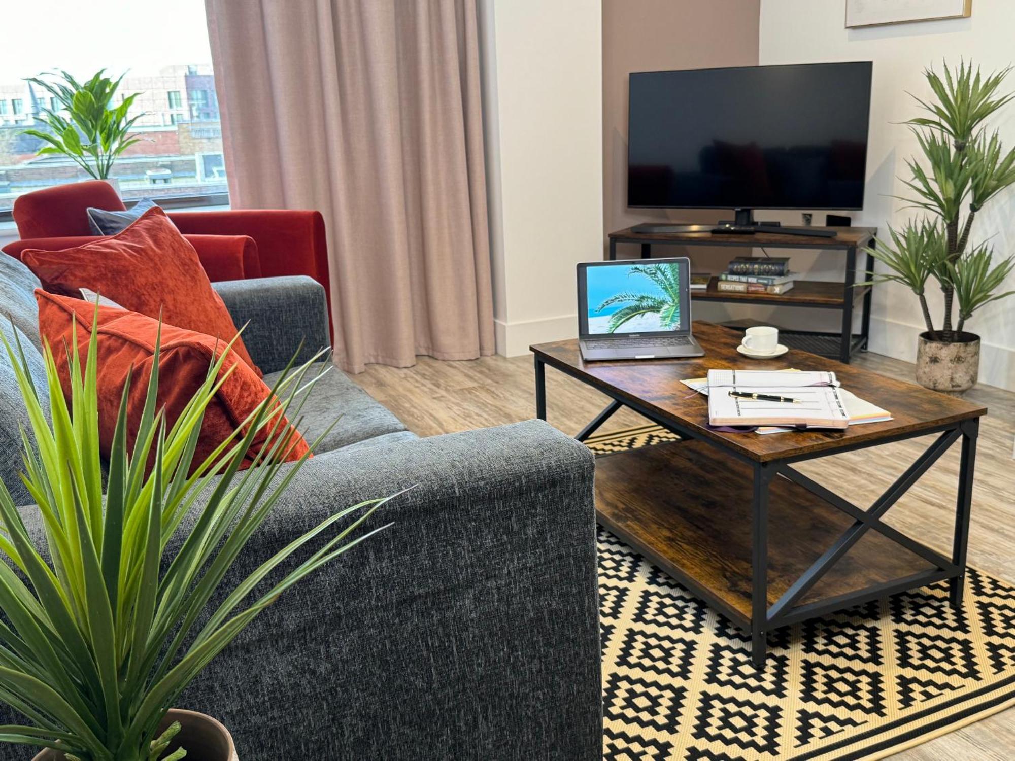 Elegant One Bedroom Apartment Swindon Dış mekan fotoğraf