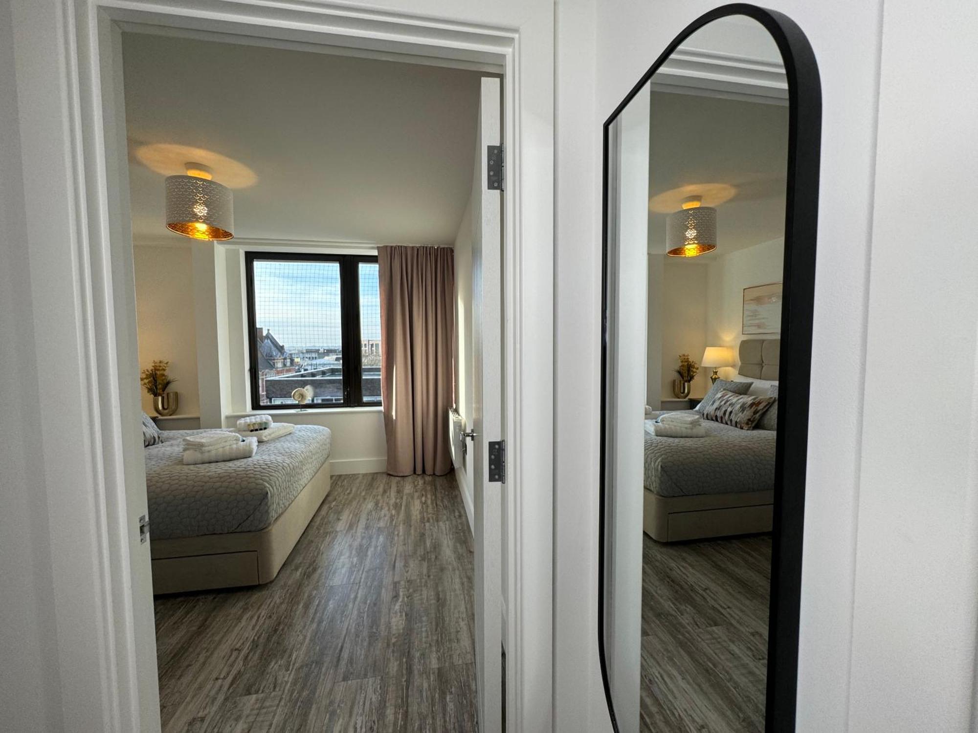 Elegant One Bedroom Apartment Swindon Dış mekan fotoğraf