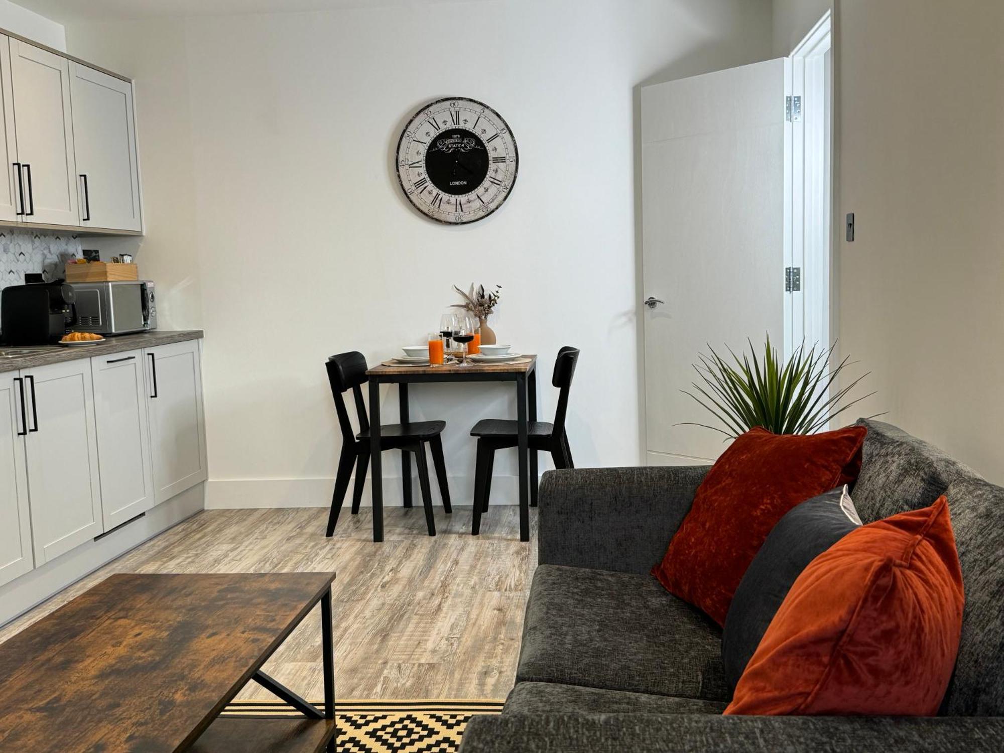 Elegant One Bedroom Apartment Swindon Dış mekan fotoğraf