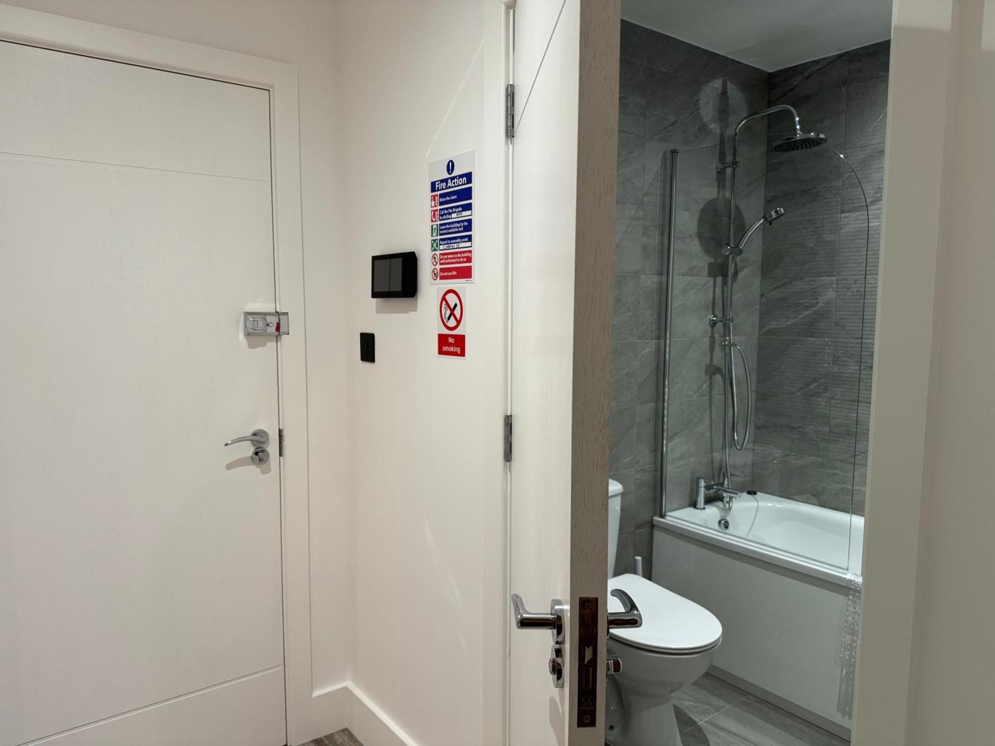 Elegant One Bedroom Apartment Swindon Dış mekan fotoğraf