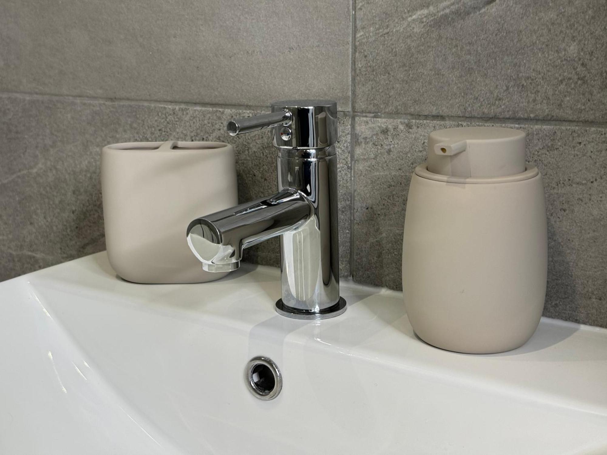 Elegant One Bedroom Apartment Swindon Dış mekan fotoğraf